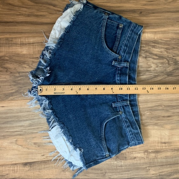 Vintage Wrangler Hi Rise Cut Offs Size 30 - Picture 5 of 7